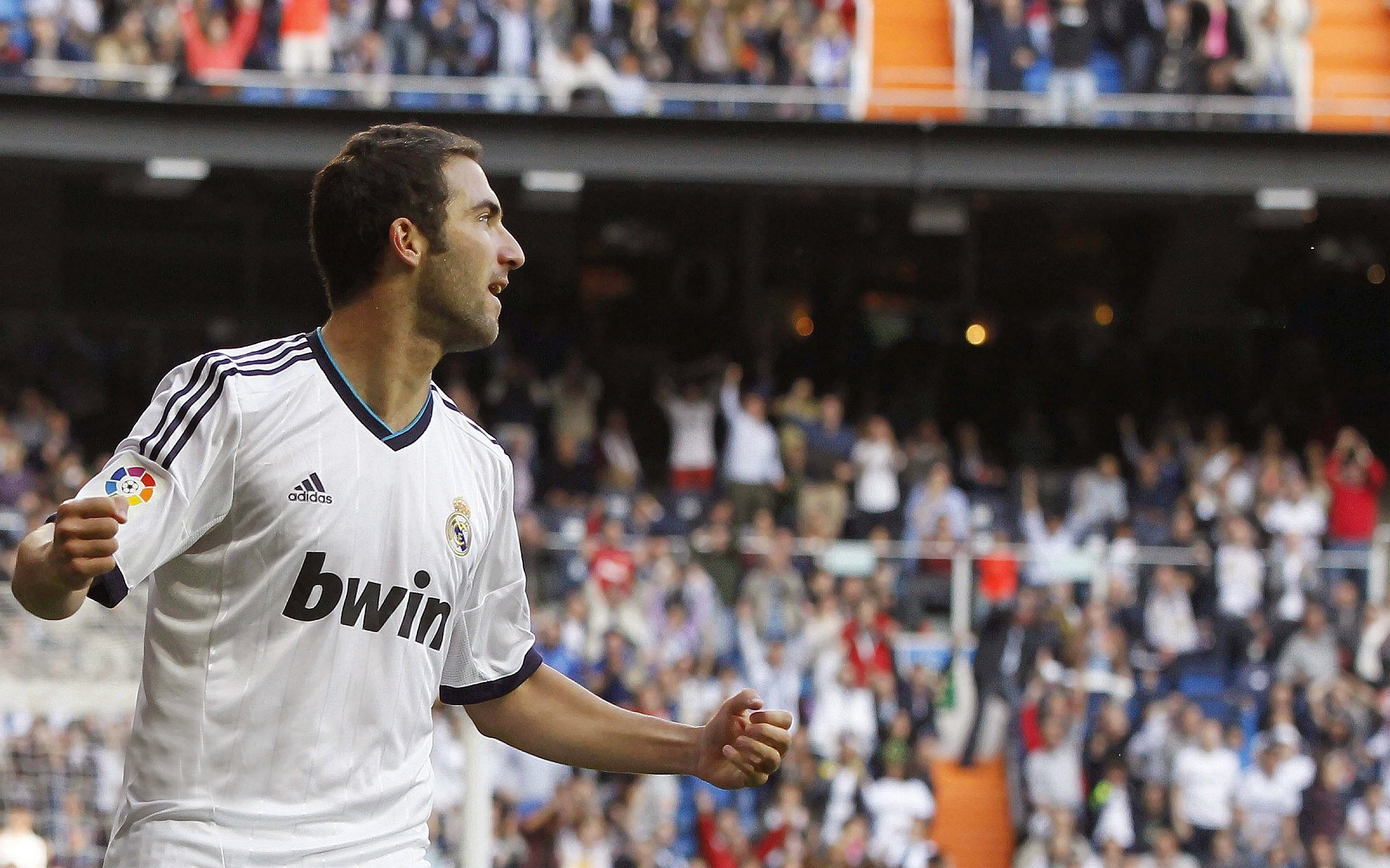 【多角度直播体验】虚拟现实带来沉浸式观赛新玩法,沉浸式虚拟演播室